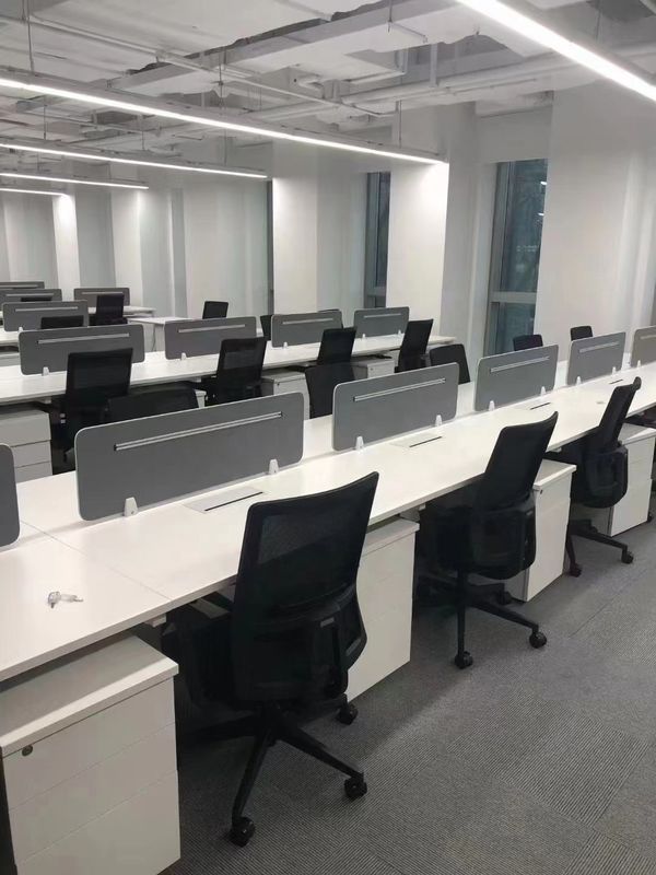 Silla de oficina giratoria con soporte lumbar y estilo moderno