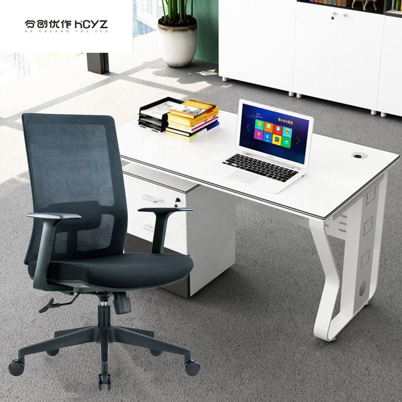 Silla de oficina giratoria con soporte lumbar y estilo moderno