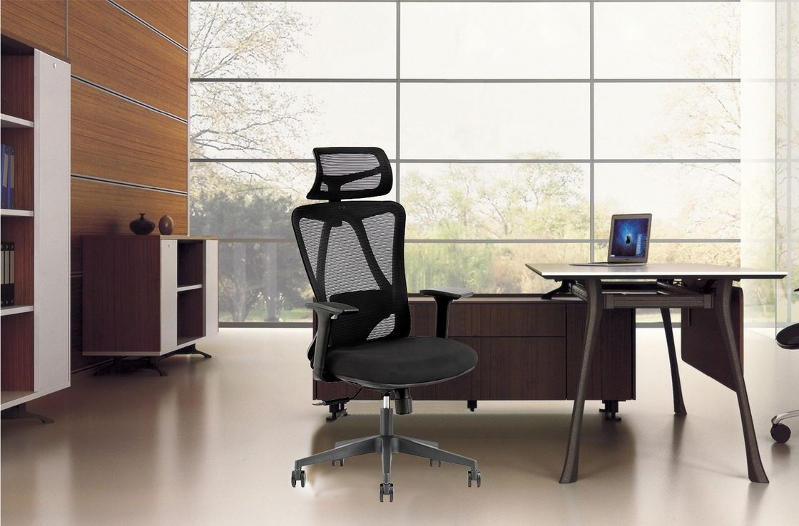 Silla giratoria ajustable con asiento cómodo y reposabrazos 3D